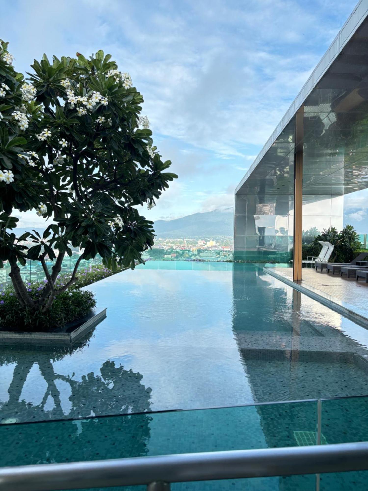 Astra Bee Friend Chiangmai Hotell Chiang Mai Exteriör bild
